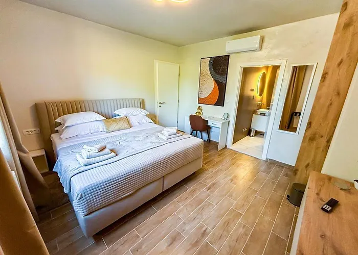 Adela فيلة Zitnic